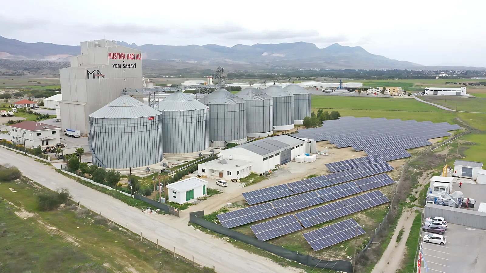 Haspolat'taki fabrikanın yanında kurulan güneş santrali