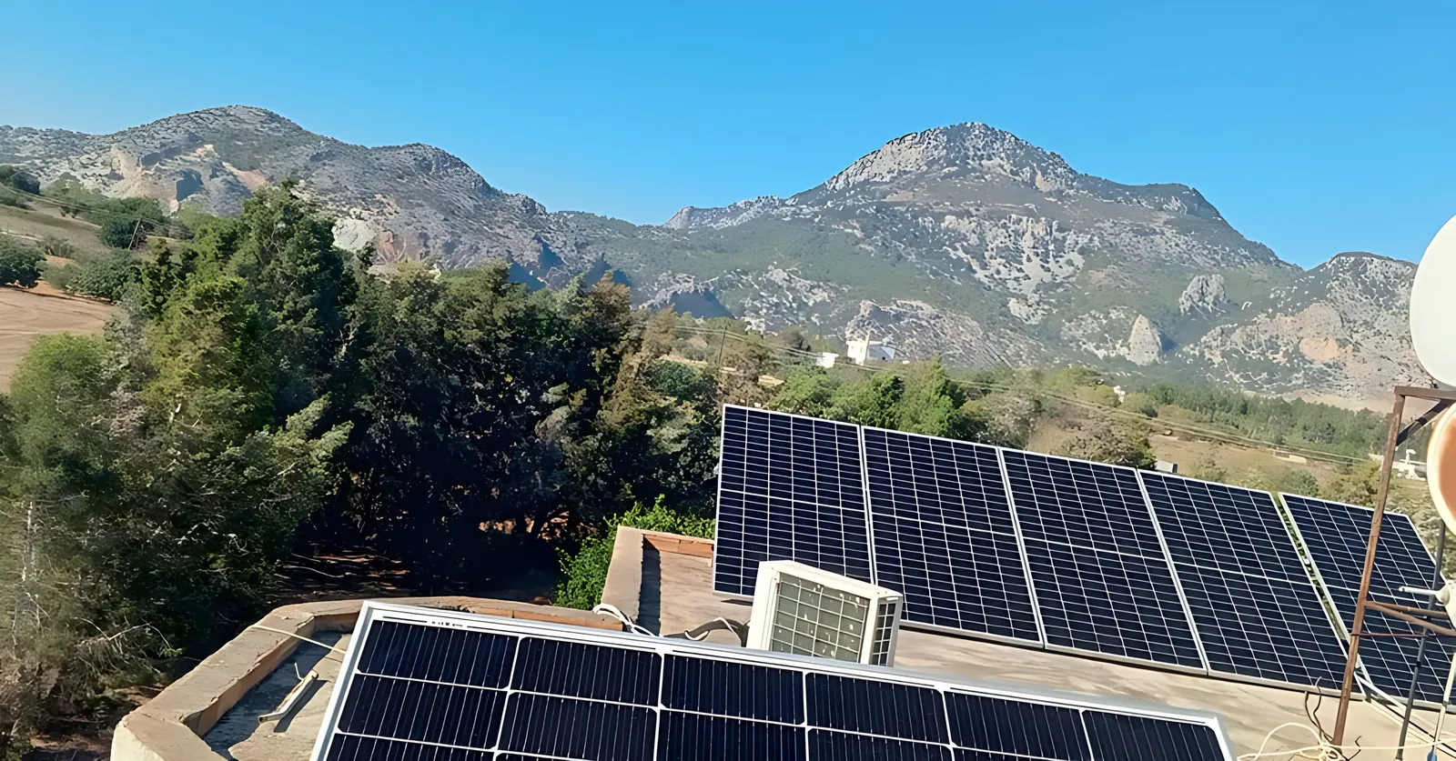 Dağ manzaralı düz çatı sistemi